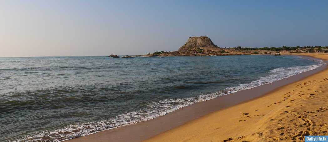Patanangala Rock at Yala beach